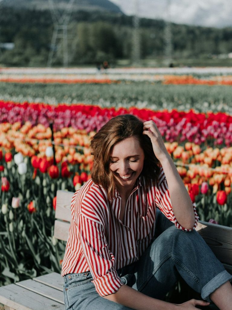 Endlich wieder befreit Lachen - Maria Wadenpohl Psychologische Beratung und Online-Coaching für Frauen nach Trennung und Krise Lachende Frau - Maria Wadenpohl Psychologische Beratung und Online-Coaching für Frauen -Leichtigkeit Klarheit