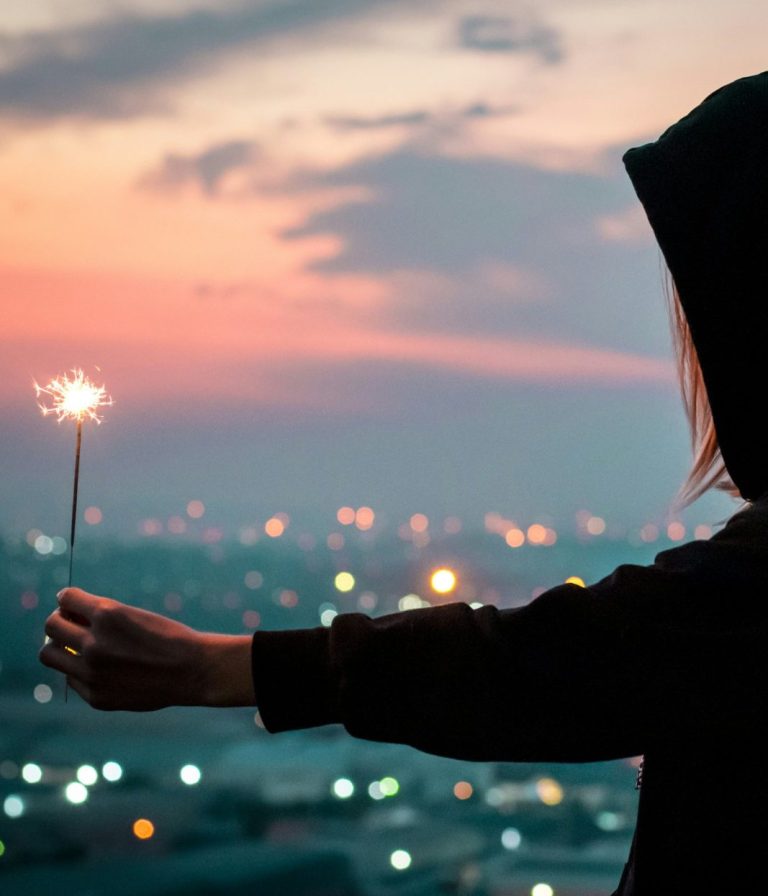 Endlich wieder befreit Lachen - Maria Wadenpohl Psychologische Beratung und Online-Coaching für Frauen nach Trennung und Krise Lachende Frau - Maria Wadenpohl Psychologische Beratung und Online-Coaching für Frauen -Leichtigkeit Klarheit